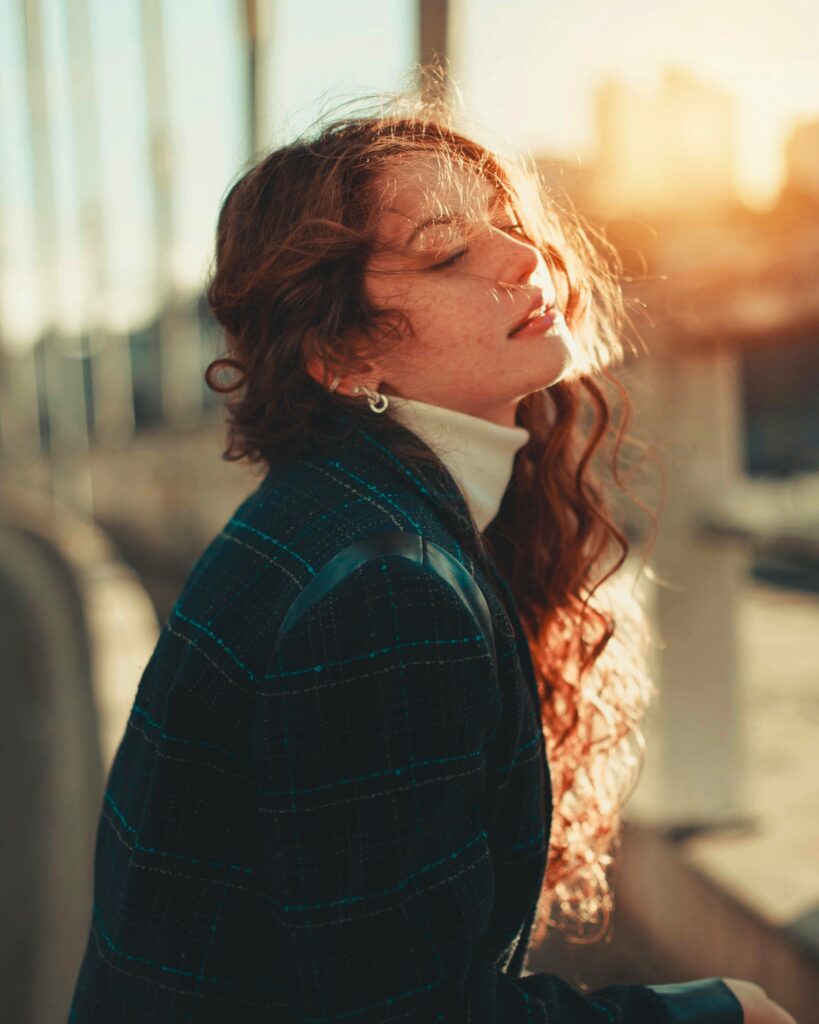 Momento de pausa ao sol inspirado na dolce vita e na vida sem pressa.