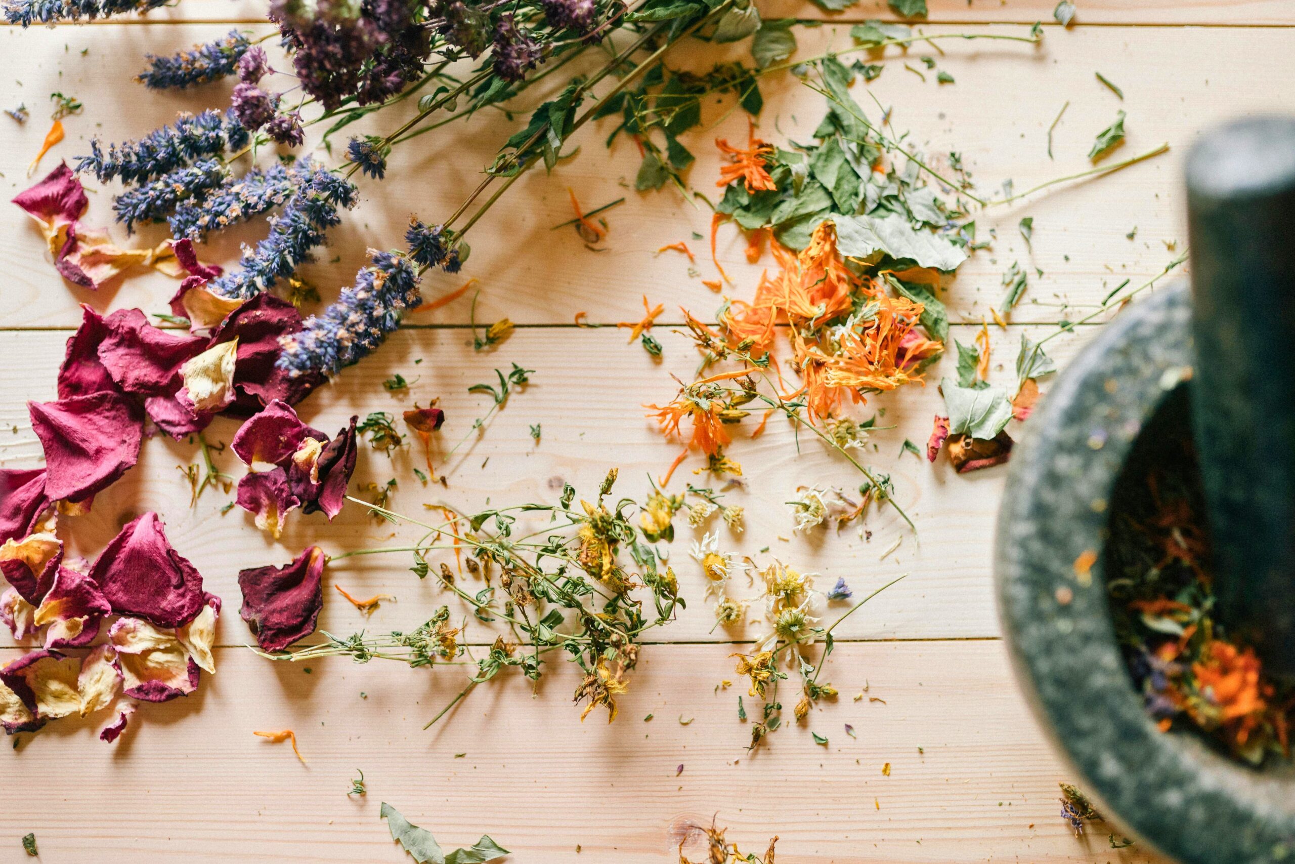 Ervas e flores secas para deixar a casa perfumada naturalmente